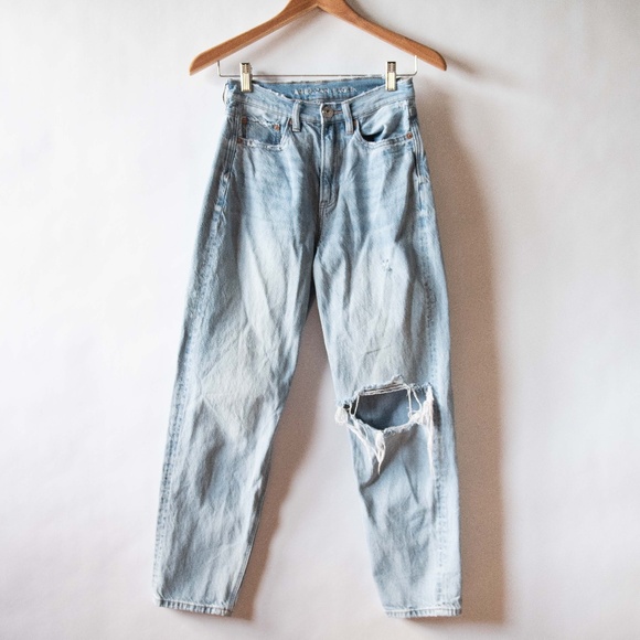 American Eagle 90s Boyfriend Jeans Light Wash Distressed Ripped Knee - Picture 1 of 9